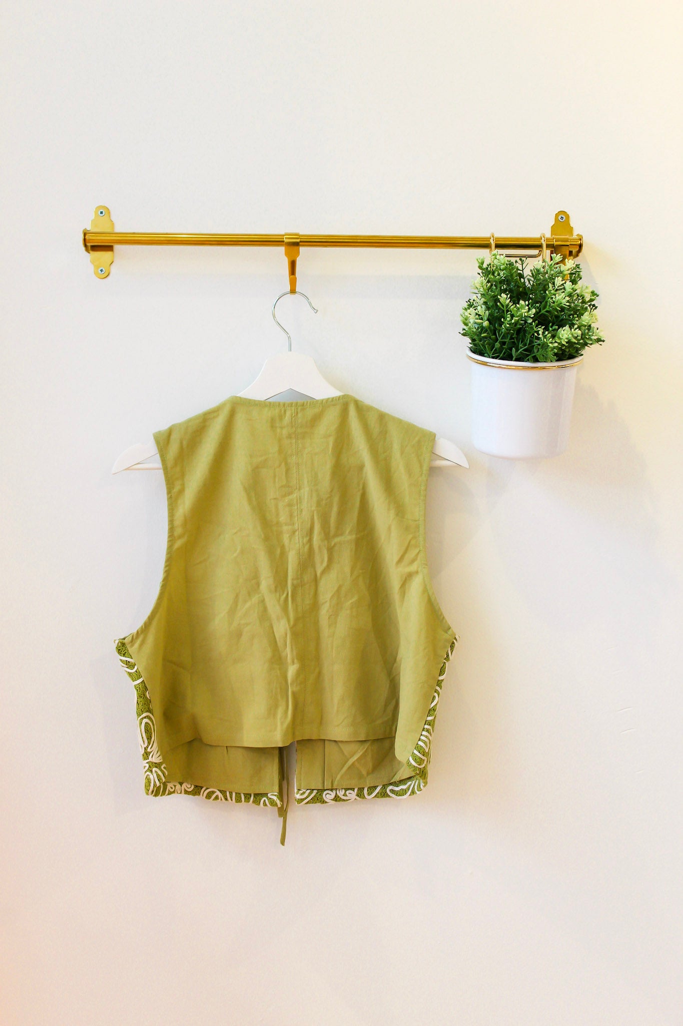 Claire Embroidery Vest - Matcha