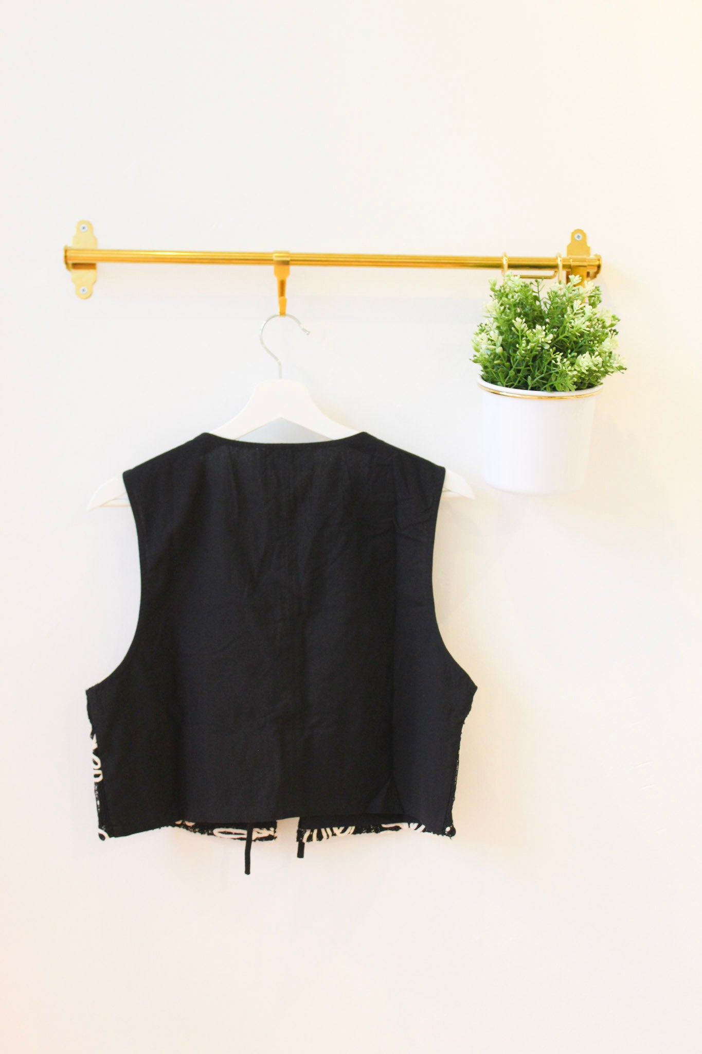 Claire Embroidery Vest - Black