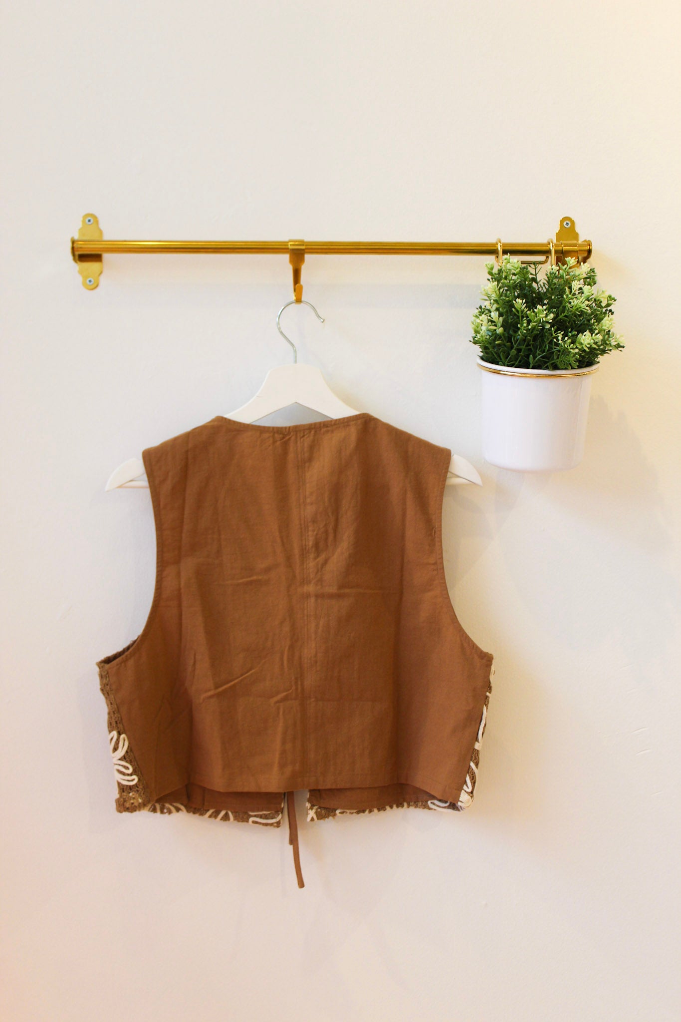 Claire Embroidery Vest - Caramel